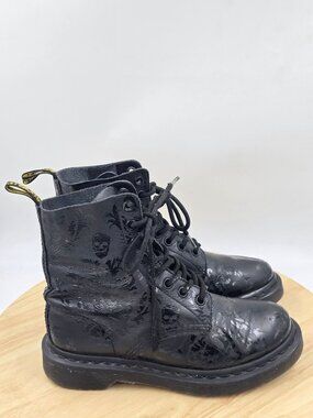 Dr. Martens Womens Cassidy skull-patterned leather lace-up boots Sz 5
